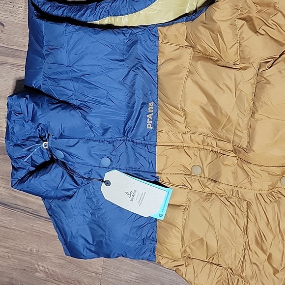 NWT Men's XL prAna "Red Slate Vest" Discontinued Colors RARE!!! - Picture 1 of 7